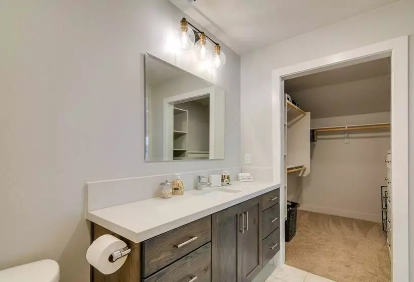 Near Skiing & Hiking: Mtn View Home In Parowan!