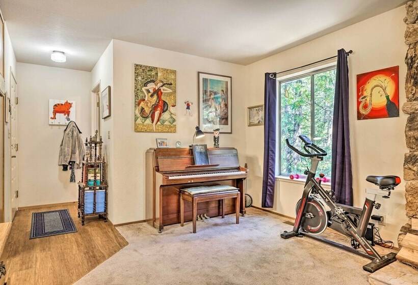 Peaceful Camp Connell Cabin W/ Community Pool