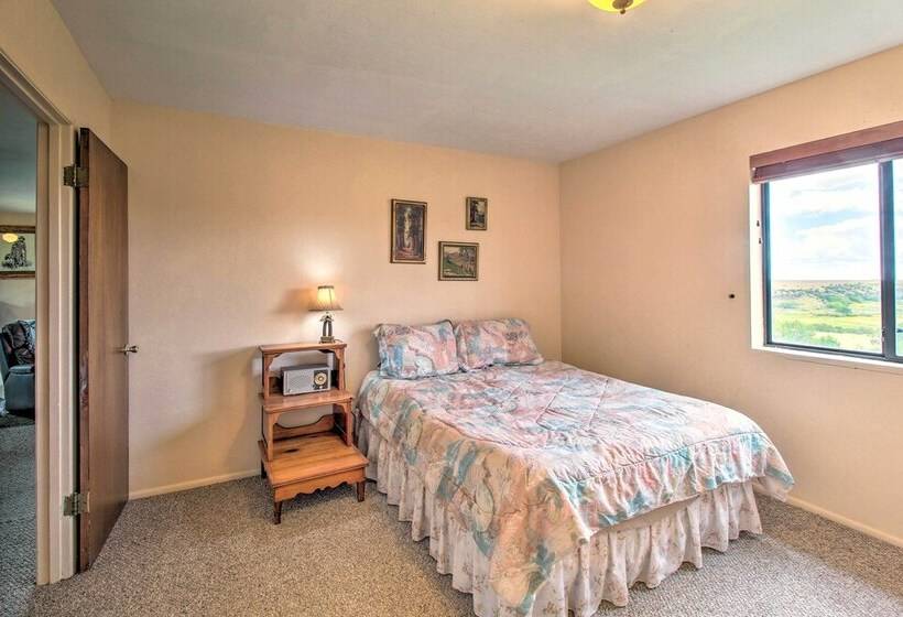 Peaceful Ranch Cabin, 3 Mi To Becker Lake!