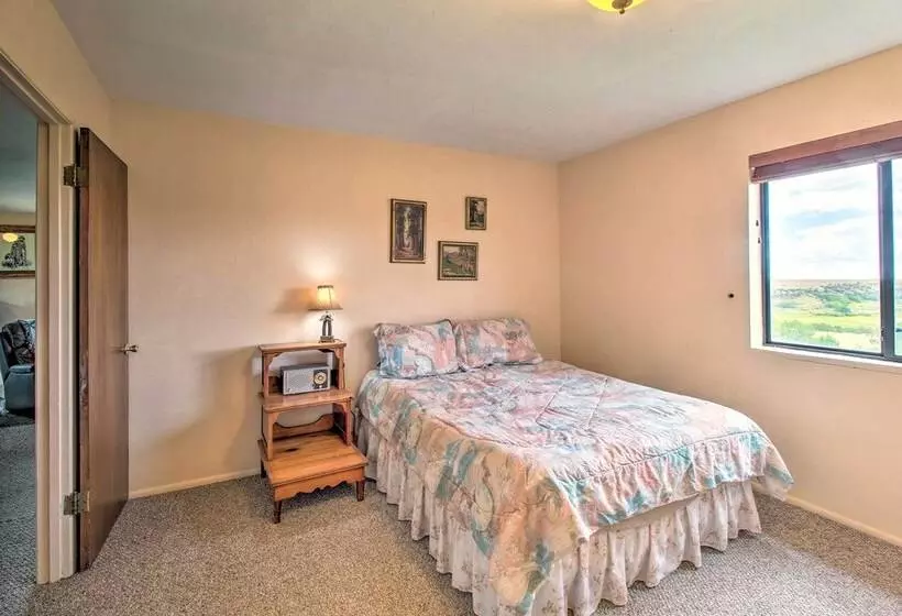 Peaceful Ranch Cabin, 3 Mi To Becker Lake!