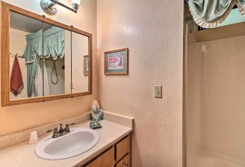 Peaceful Ranch Cabin, 3 Mi To Becker Lake!