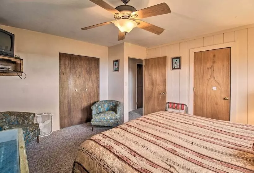 Peaceful Ranch Cabin, 3 Mi To Becker Lake!