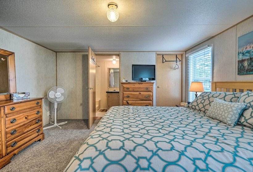 Peaceful Supply House ~ 2 Mi To Holden Beach!