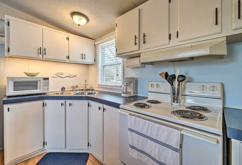 Peaceful Supply House ~ 2 Mi To Holden Beach!