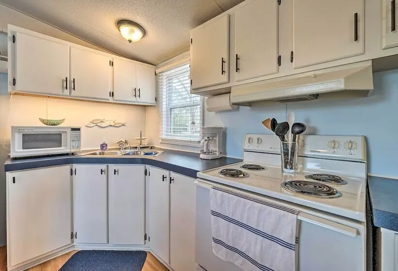 Peaceful Supply House ~ 2 Mi To Holden Beach!