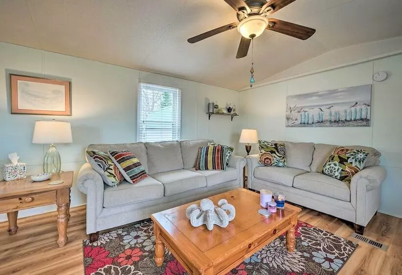 Peaceful Supply House ~ 2 Mi To Holden Beach!