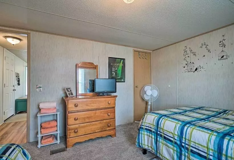 Peaceful Supply House ~ 2 Mi To Holden Beach!