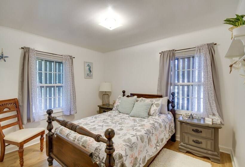 Pet Friendly Retreat In Gulfport < 1 Mi To Beach!
