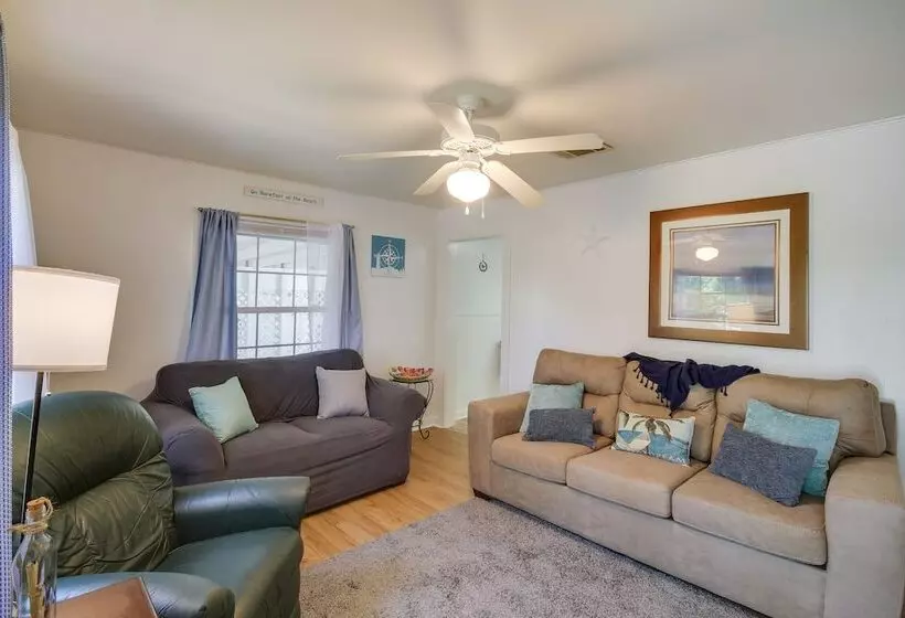 Pet Friendly Retreat In Gulfport < 1 Mi To Beach!