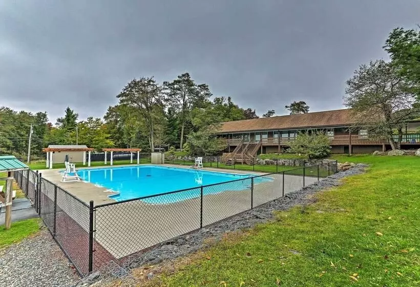 Pet Friendly Tobyhanna Abode W/ Movie Room & Pool!