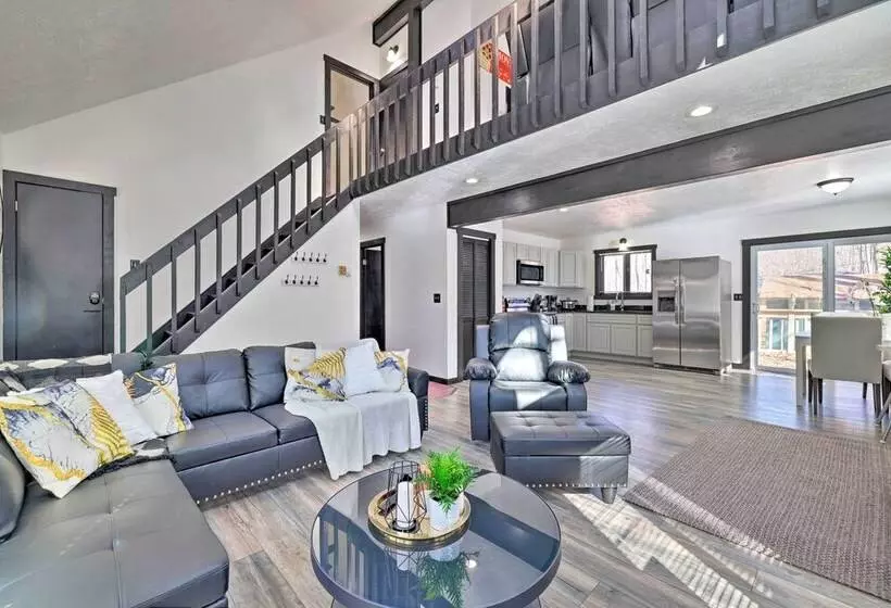 Pet Friendly Tobyhanna Abode W/ Movie Room & Pool!