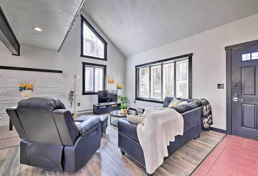 Pet Friendly Tobyhanna Abode W/ Movie Room & Pool!