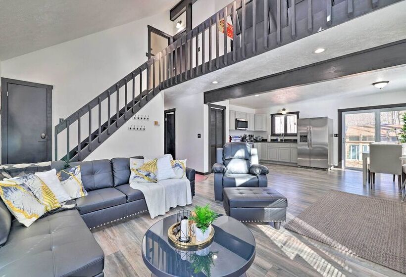 Pet Friendly Tobyhanna Abode W/ Movie Room & Pool!