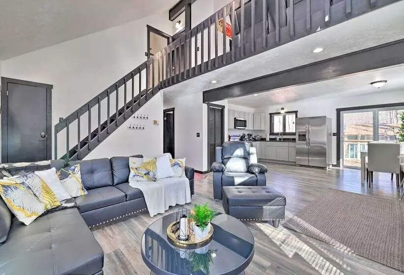 Pet Friendly Tobyhanna Abode W/ Movie Room & Pool!