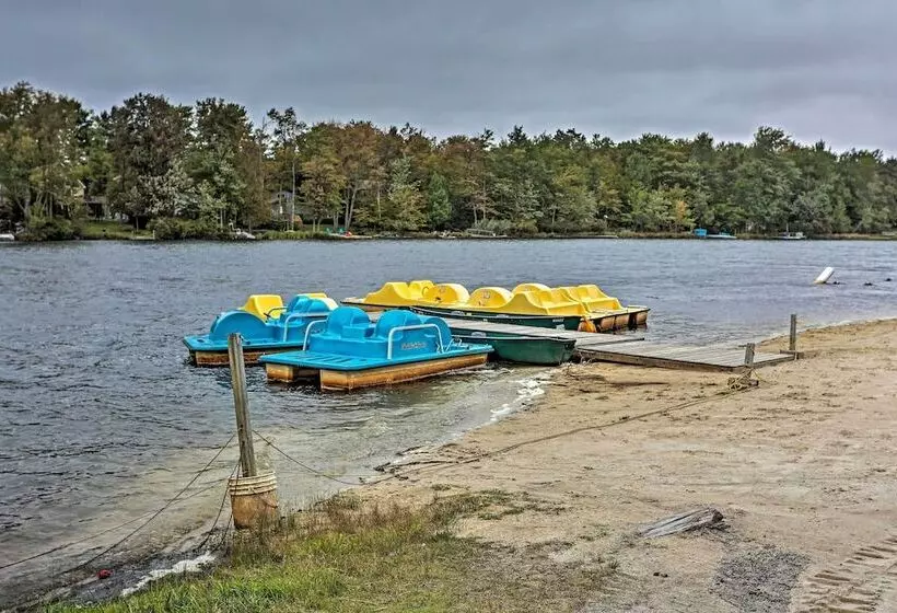 Pet Friendly Tobyhanna Abode W/ Movie Room & Pool!