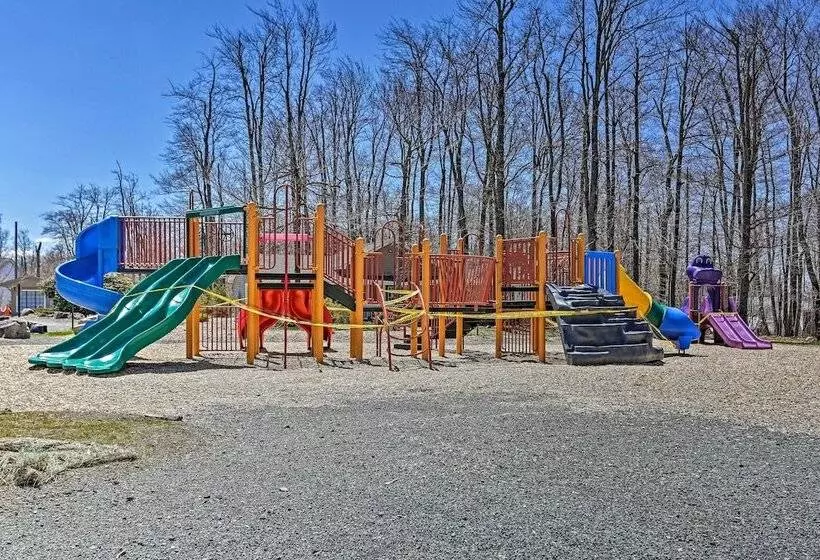 Pet Friendly Tobyhanna Abode W/ Movie Room & Pool!