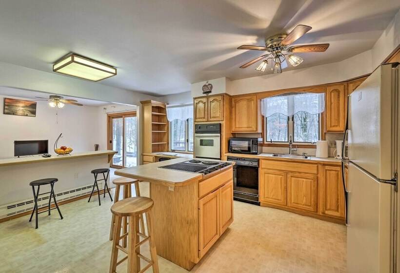 Pocono Pines Home ~ 10 Mi To Skiing & Hiking!
