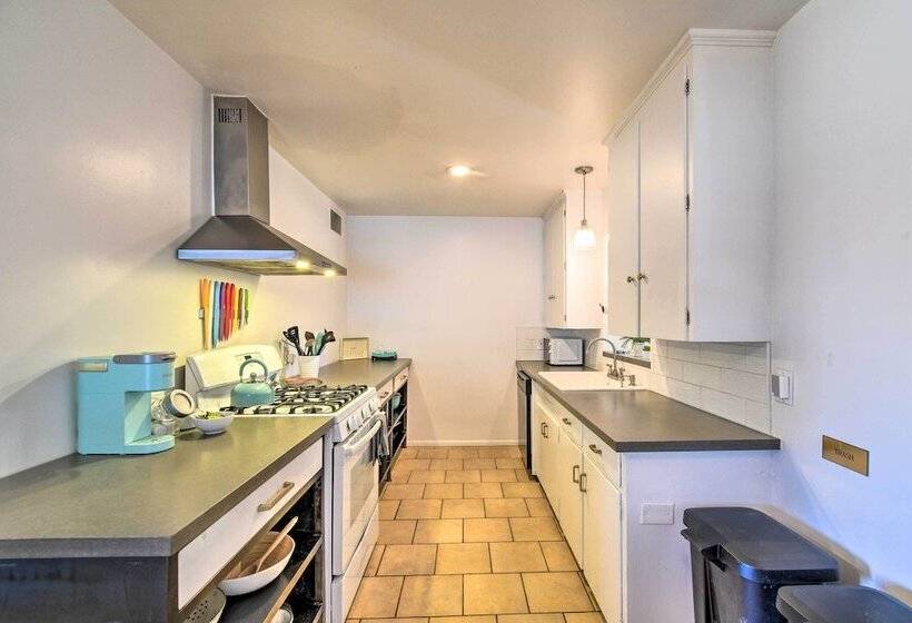 Private Desert Retreat W/ Grill & Mtn Views!