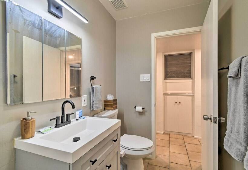 Private Desert Retreat W/ Grill & Mtn Views!