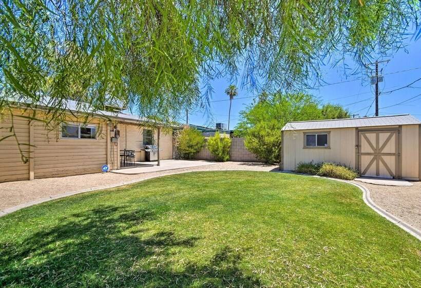 Private Desert Retreat W/ Grill & Mtn Views!