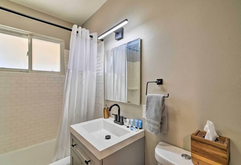 Private Desert Retreat W/ Grill & Mtn Views!