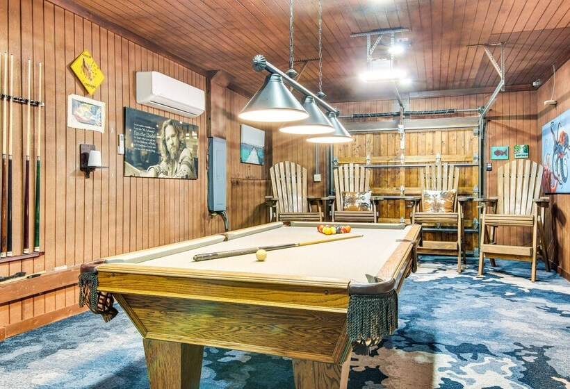 Riverfront Lake Lure Lodge W/ Deck On 13 Acres