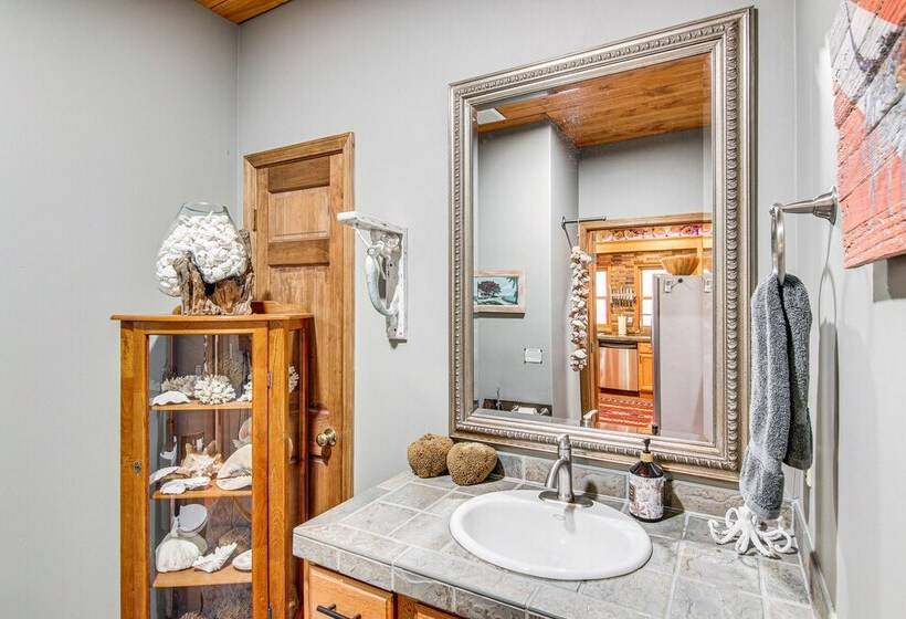 Riverfront Lake Lure Lodge W/ Deck On 13 Acres