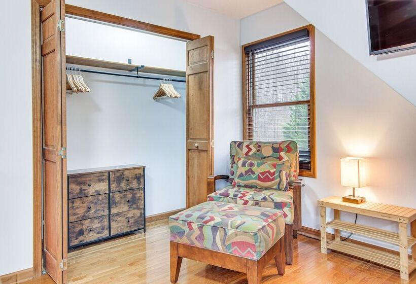 Riverfront Lake Lure Lodge W/ Deck On 13 Acres