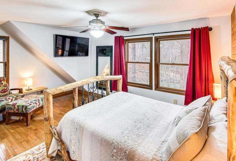 Riverfront Lake Lure Lodge W/ Deck On 13 Acres