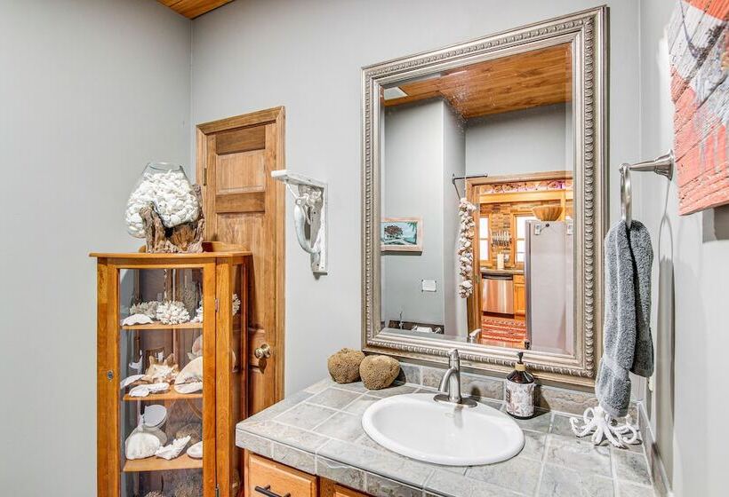 Riverfront Lake Lure Lodge W/ Deck On 13 Acres