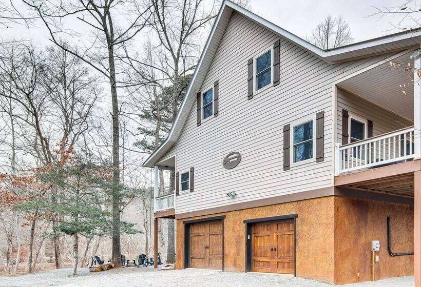 Riverfront Lake Lure Lodge W/ Deck On 13 Acres