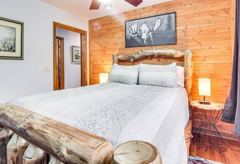 Riverfront Lake Lure Lodge W/ Deck On 13 Acres