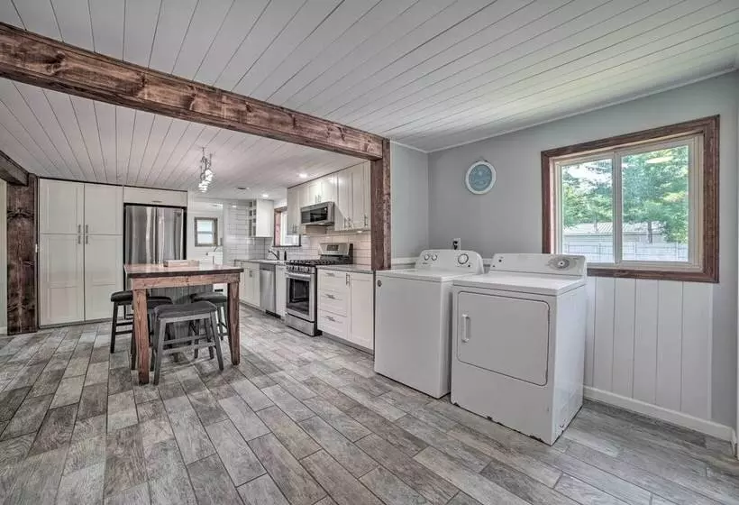 Prudenville Retreat W/ Yard ~ 1 Mi To Lake!