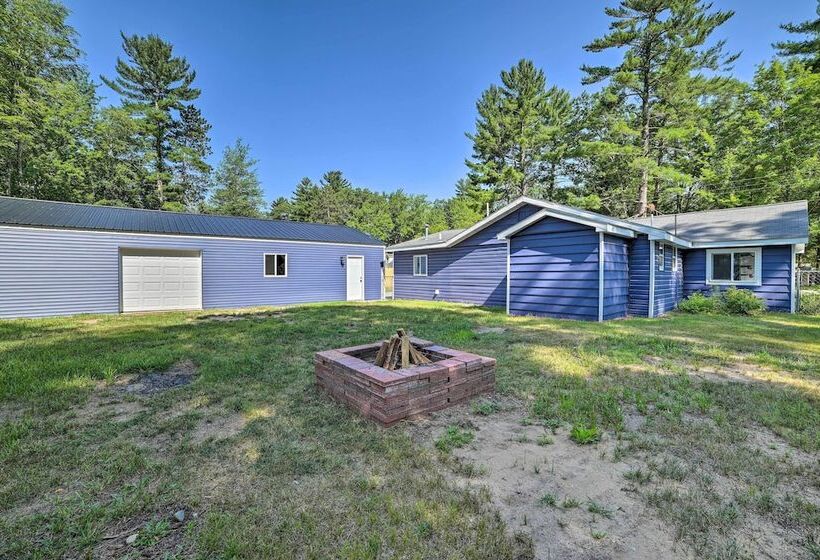 Prudenville Retreat W/ Yard ~ 1 Mi To Lake!