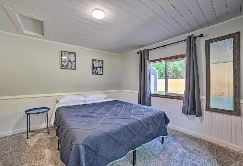 Prudenville Retreat W/ Yard ~ 1 Mi To Lake!