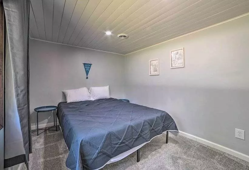 Prudenville Retreat W/ Yard ~ 1 Mi To Lake!