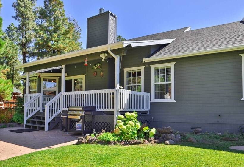 Near Trails, Lakes & Golf: Pinetop Home W/ Deck