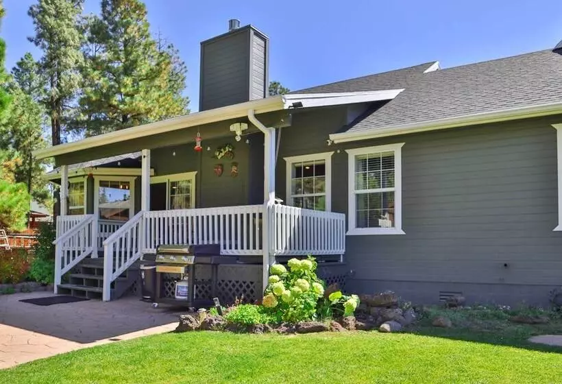 Near Trails, Lakes & Golf: Pinetop Home W/ Deck