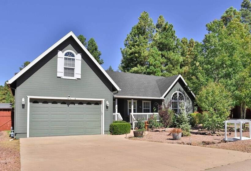 Near Trails, Lakes & Golf: Pinetop Home W/ Deck
