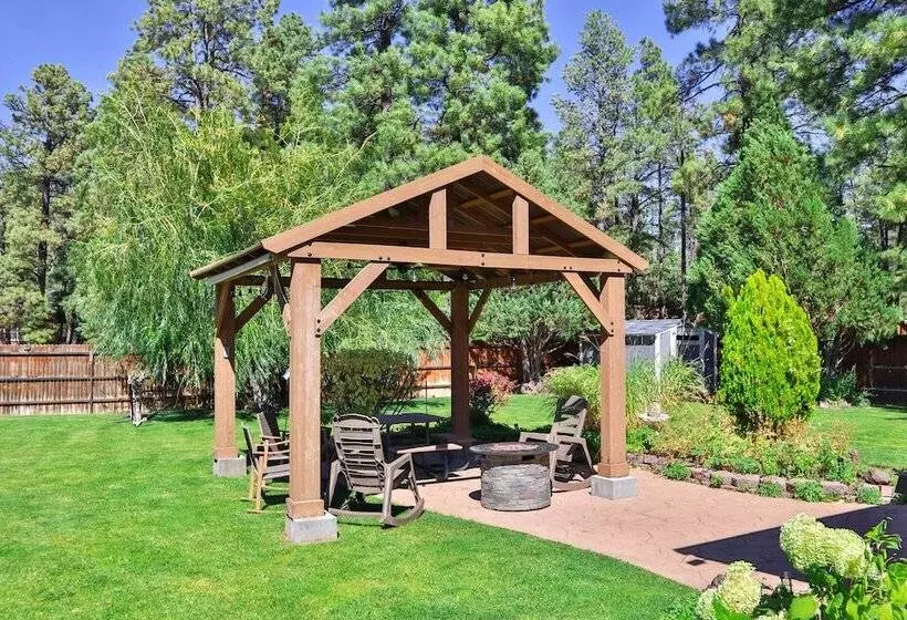 Near Trails, Lakes & Golf: Pinetop Home W/ Deck