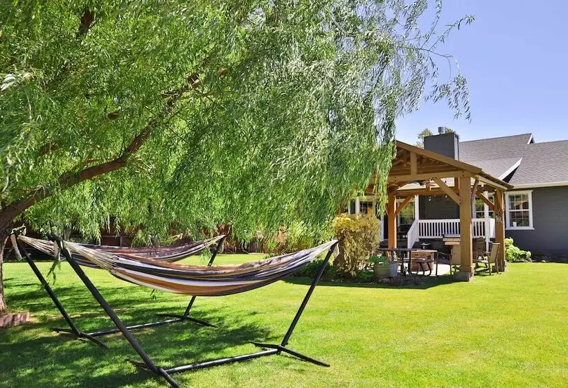 Near Trails, Lakes & Golf: Pinetop Home W/ Deck