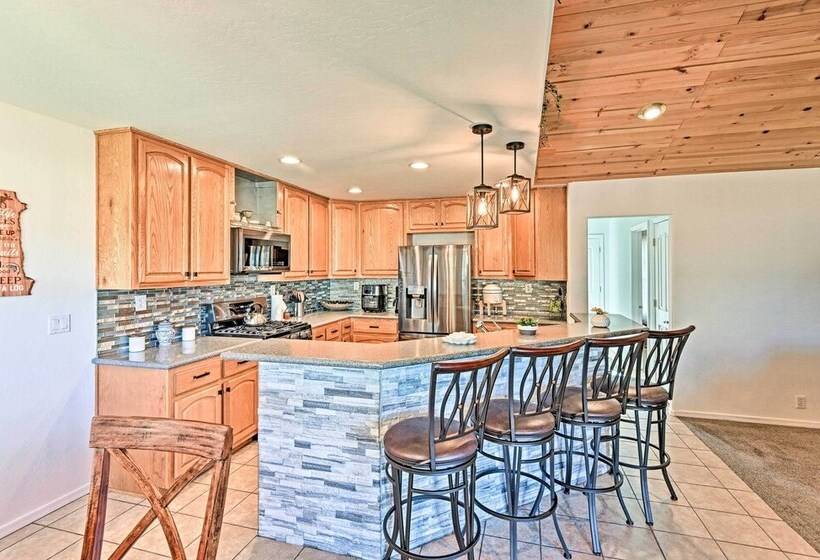 Near Trails, Lakes & Golf: Pinetop Home W/ Deck