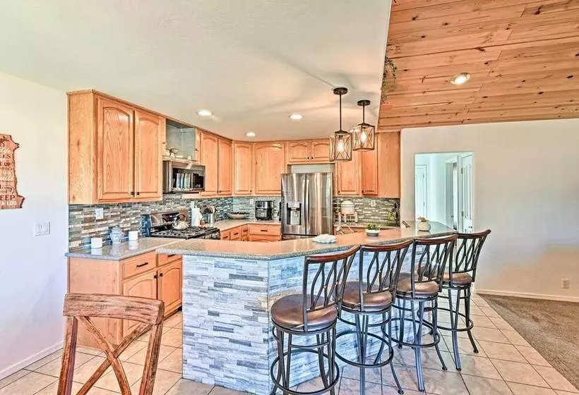 Near Trails, Lakes & Golf: Pinetop Home W/ Deck