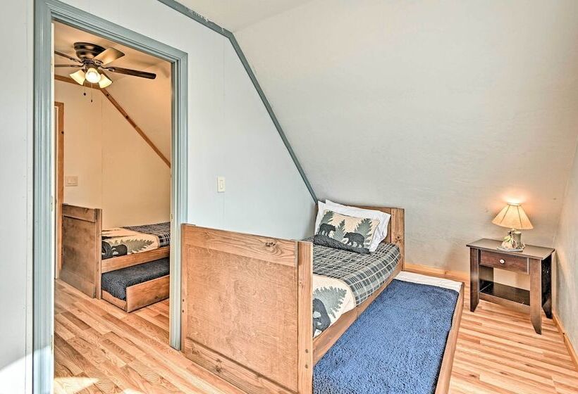 Near Trails, Lakes & Golf: Pinetop Home W/ Deck