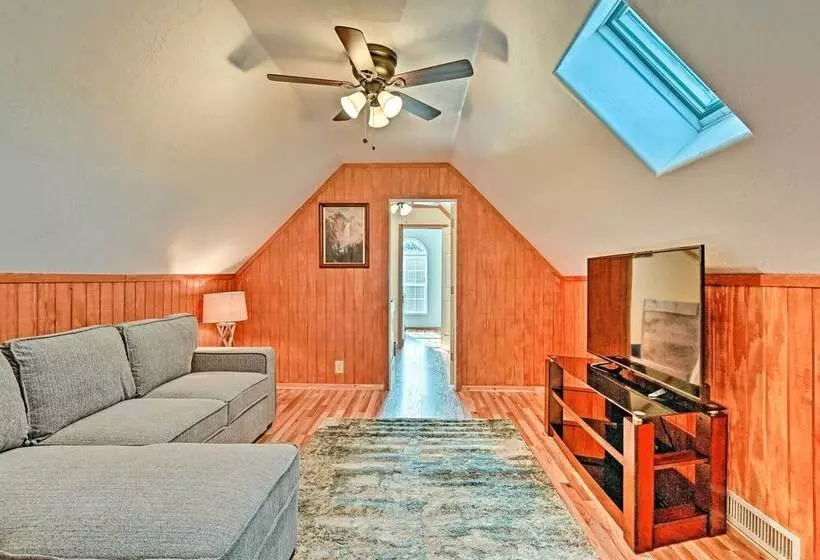 Near Trails, Lakes & Golf: Pinetop Home W/ Deck