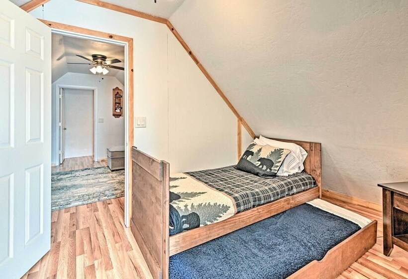 Near Trails, Lakes & Golf: Pinetop Home W/ Deck