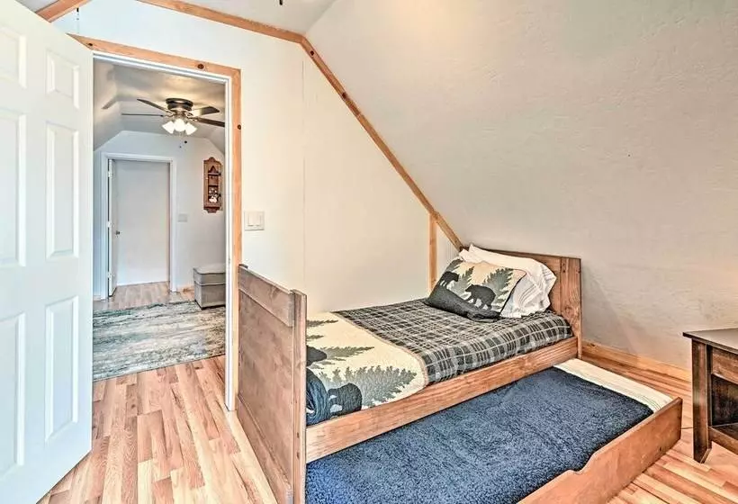 Near Trails, Lakes & Golf: Pinetop Home W/ Deck