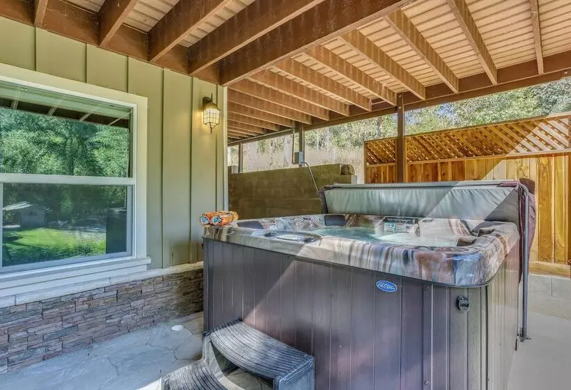 Rustic Oakhurst Retreat < 4 Mi To Bass Lake!