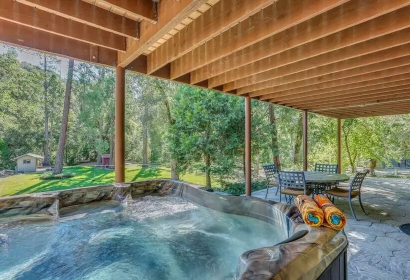 Rustic Oakhurst Retreat < 4 Mi To Bass Lake!