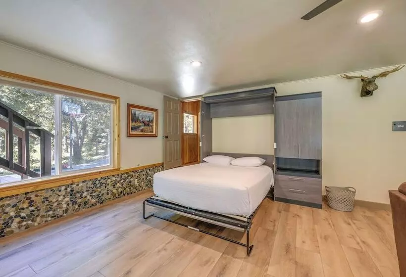 Rustic Oakhurst Retreat < 4 Mi To Bass Lake!